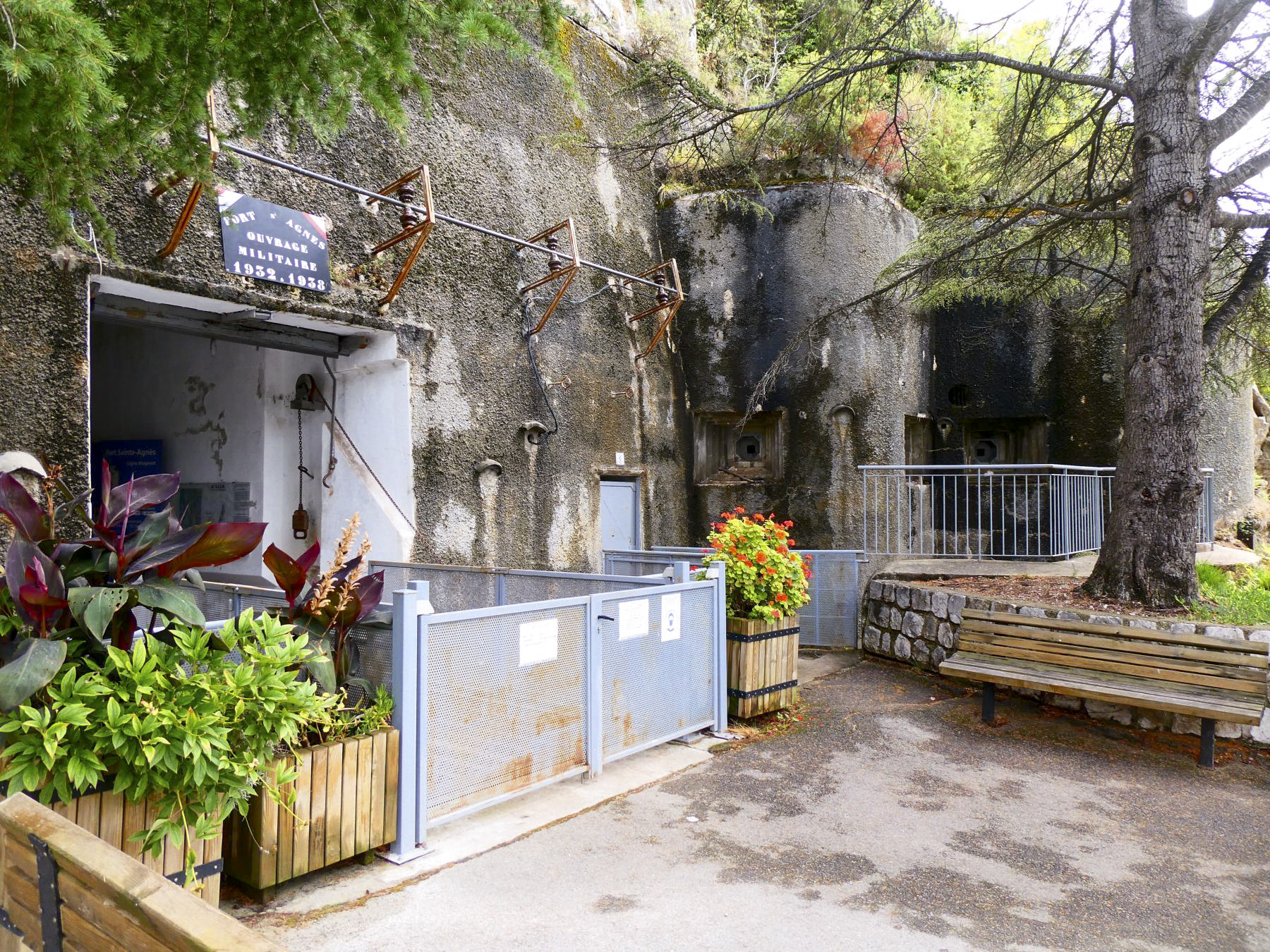 Ligne Maginot - SAINTE AGNES (SAG) - EO9 - (Ouvrage d'artillerie) - Bloc 1
Entrée mixte - Daniel ELLENA - Philippe CUNY