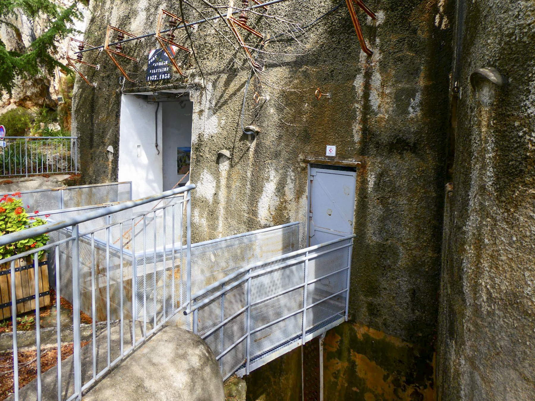 Ligne Maginot - SAINTE AGNES (SAG) - EO9 - (Ouvrage d'artillerie) - Bloc 1
Entrée mixte - Daniel ELLENA - Philippe CUNY
