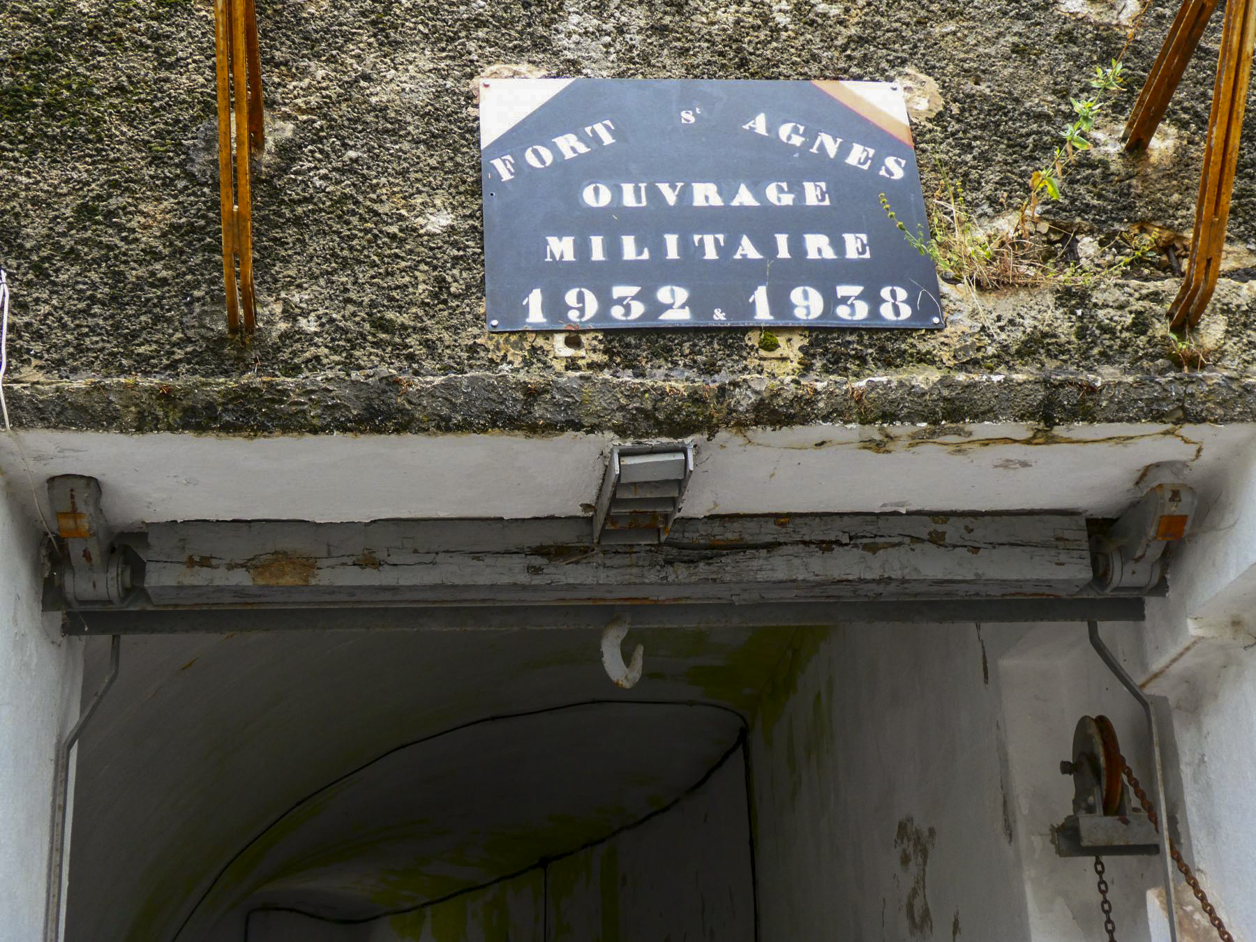 Ligne Maginot - SAINTE AGNES (SAG) - EO9 - (Ouvrage d'artillerie) - Bloc 1
Système de déverrouillage du pont-levis - Daniel ELLENA - Philippe CUNY