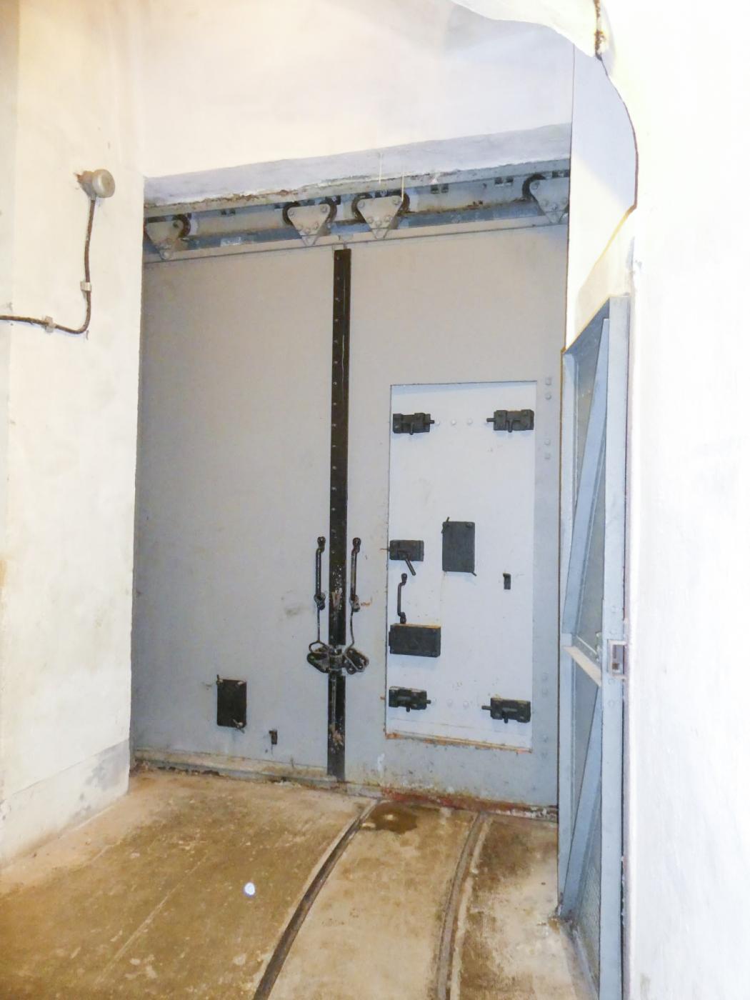 Ligne Maginot - SAINTE AGNES (SAG) - EO9 - (Ouvrage d'artillerie) - Bloc 1
Porte blindée côté intérieur - Daniel ELLENA - Philippe CUNY