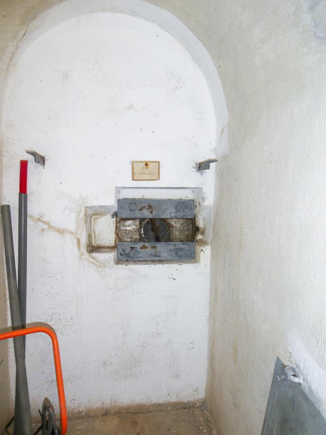 Ligne Maginot - SAINTE AGNES (SAG) - EO9 - (Ouvrage d'artillerie) - Bloc 1
Créneau de défense de l'entrée des hommes - Daniel ELLENA - Philippe CUNY