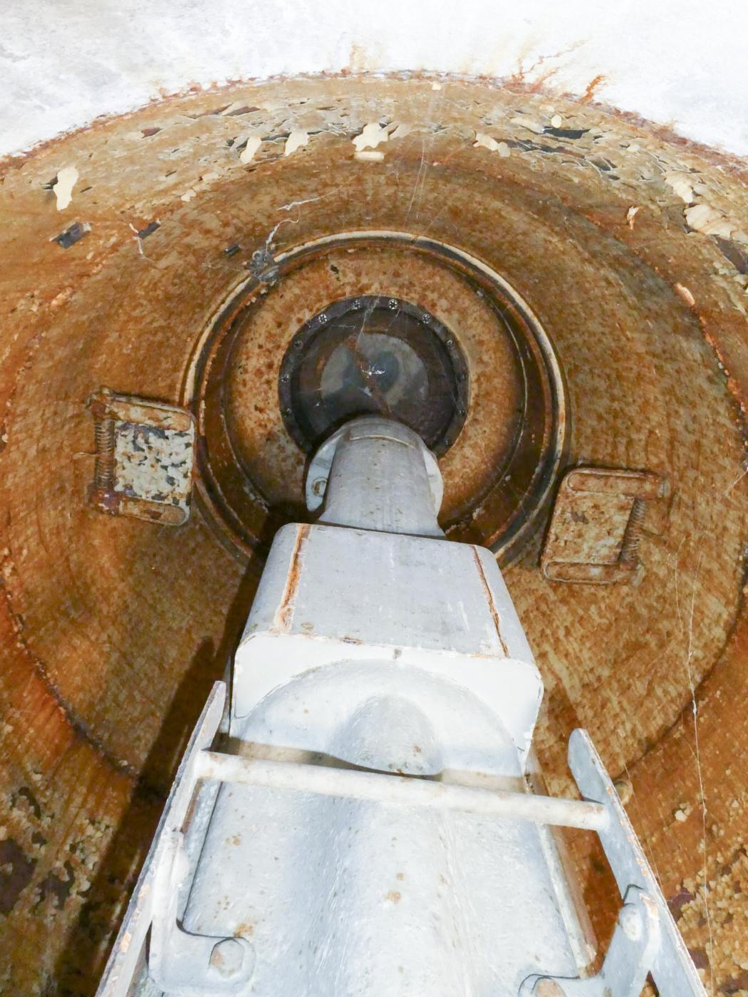 Ligne Maginot - SAINTE AGNES (SAG) - EO9 - (Ouvrage d'artillerie) - Bloc 1
Cloche lance grenades (non équipée) - Daniel ELLENA - Philippe CUNY