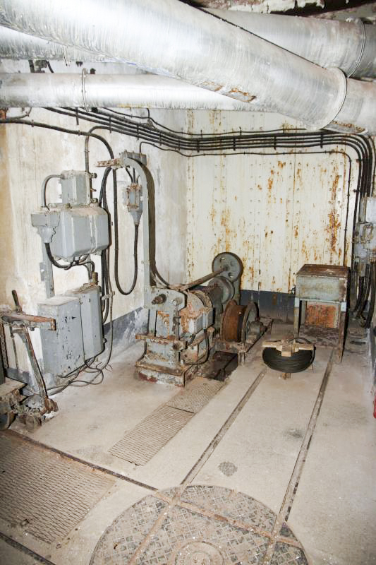 Ligne Maginot - SAINT OURS HAUT (SOH) - (Ouvrage d'artillerie) - Bloc 1.
Motorisation du plan incliné descendant. - JOLAS, Jean-Michel