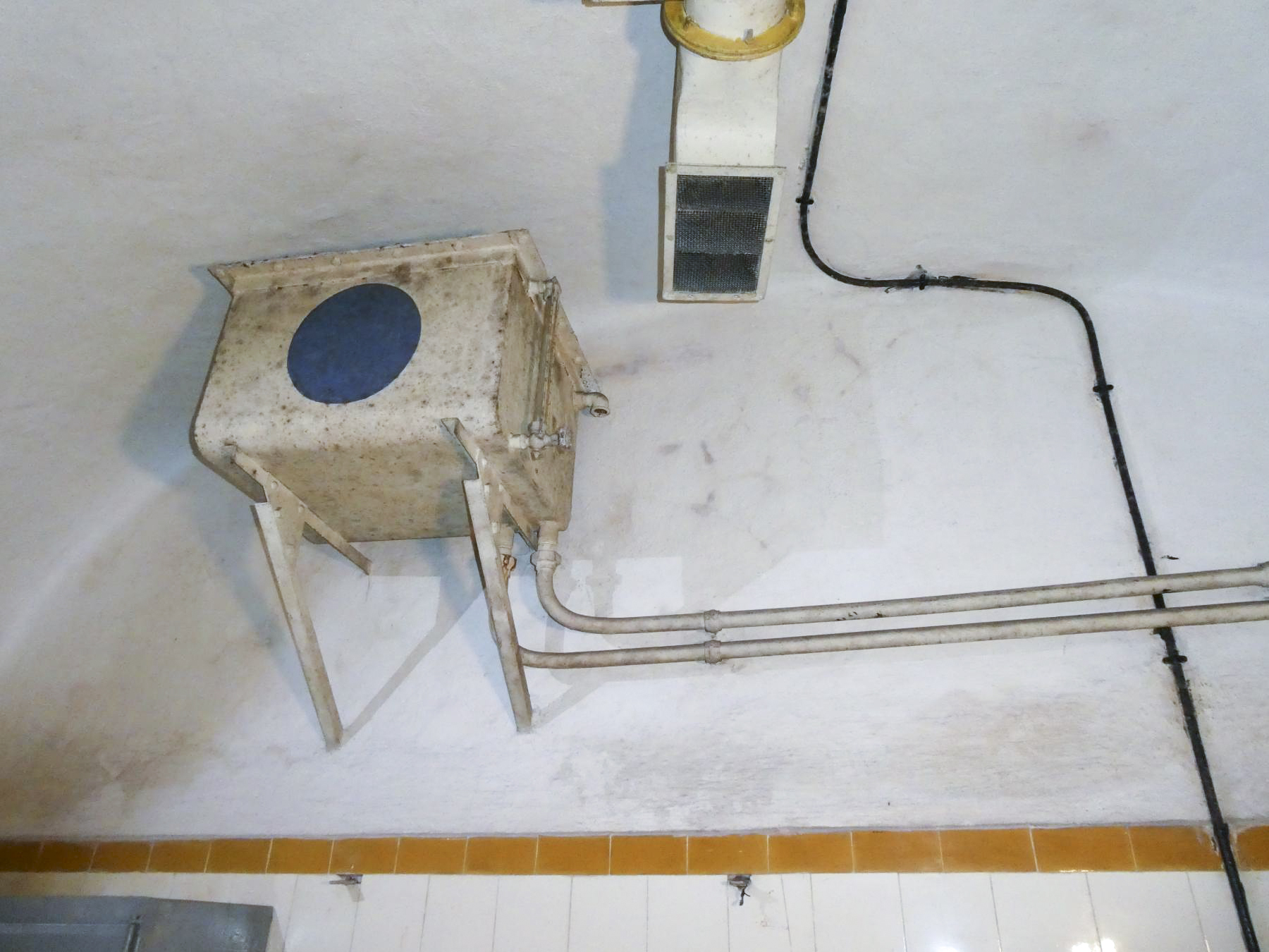 Ligne Maginot - SAINTE AGNES (SAG) - EO9 - (Ouvrage d'artillerie) - L'infirmerie
Réserve d'eau journalière - Daniel ELLENA - Philippe CUNY
