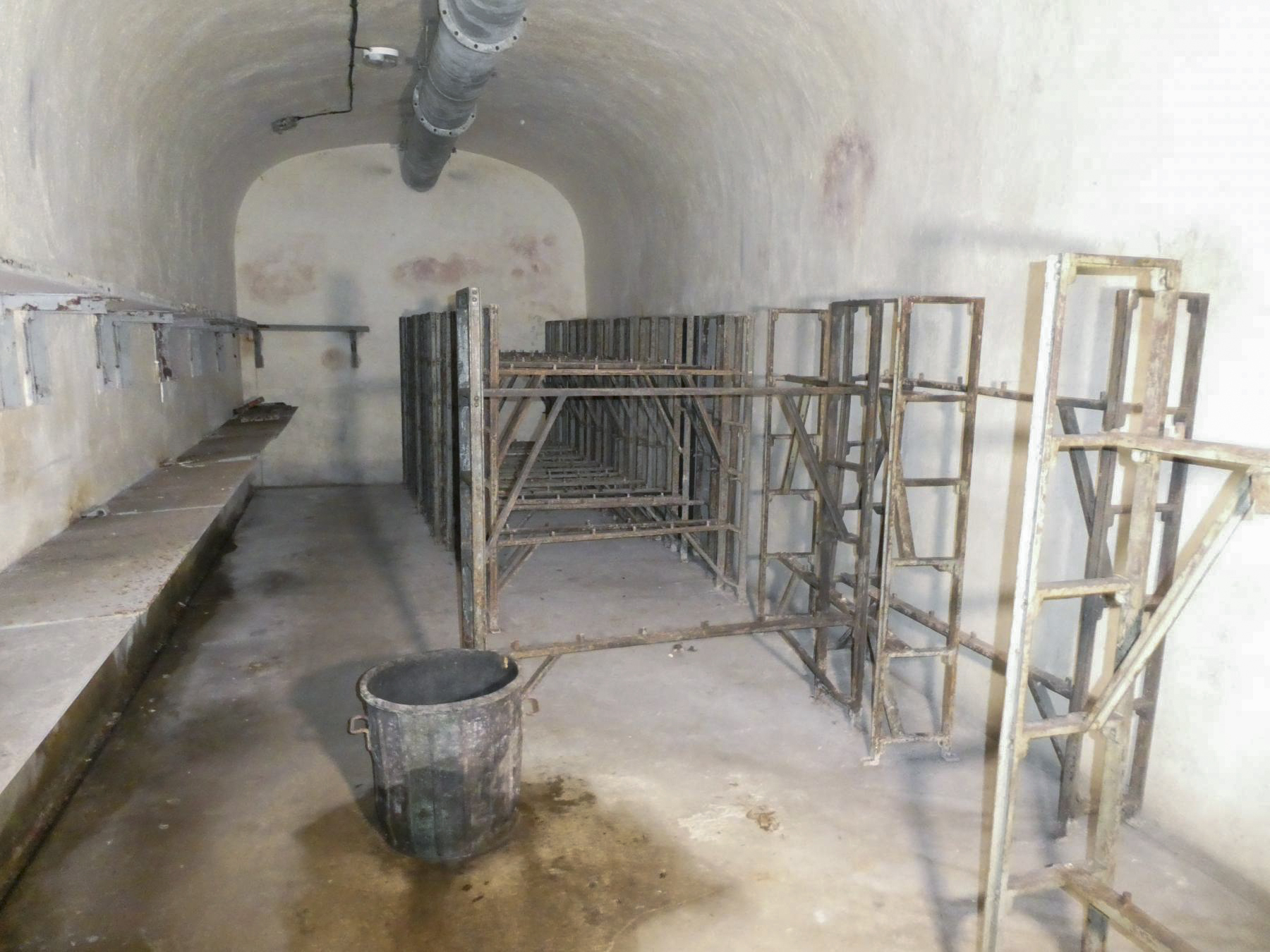 Ligne Maginot - SAINTE AGNES (SAG) - EO9 - (Ouvrage d'artillerie) - Chambrée pour la troupe - Daniel ELLENA - Philippe CUNY