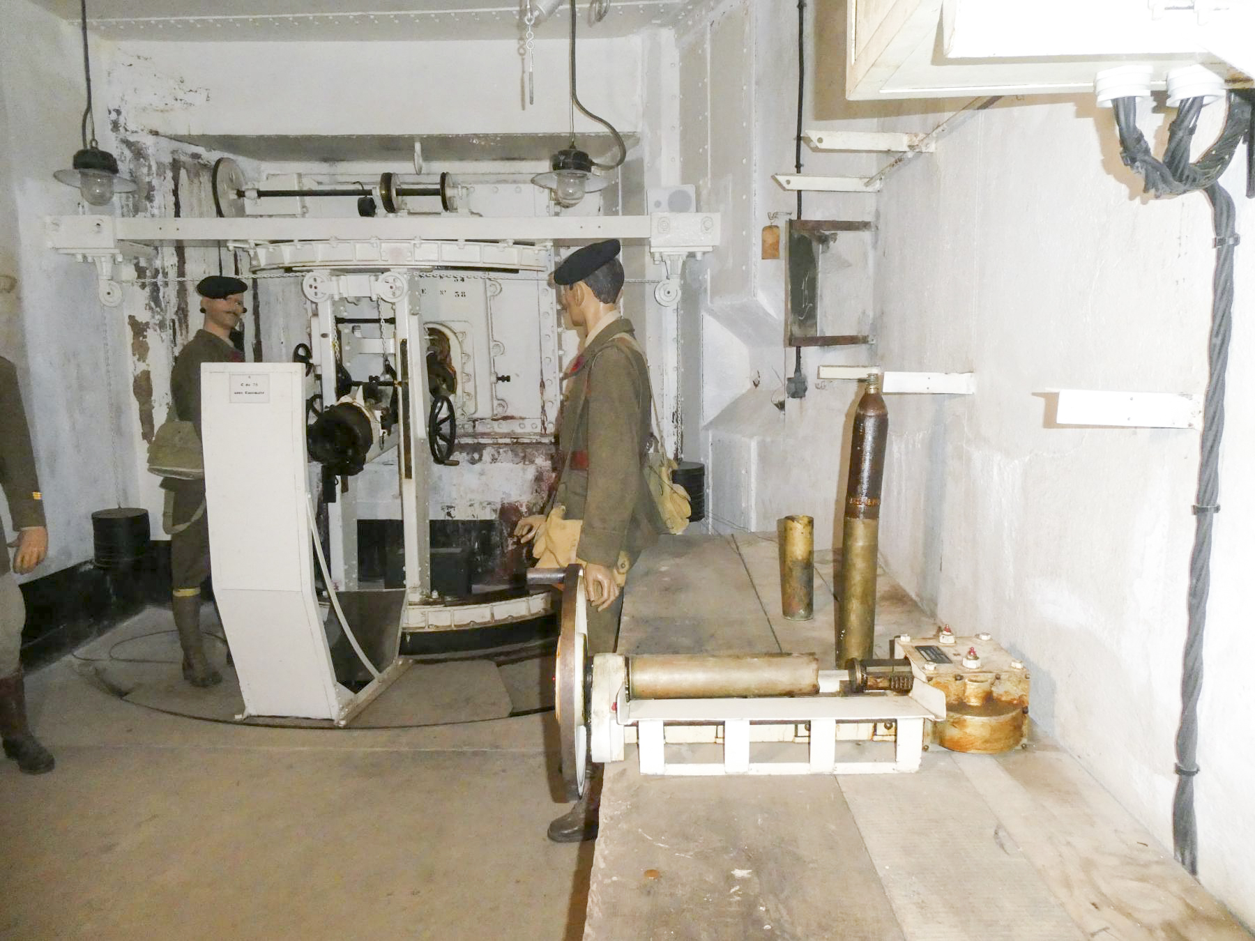 Ligne Maginot - SAINTE AGNES (SAG) - EO9 - (Ouvrage d'artillerie) - Bloc 2
Mortier de 75 - Daniel ELLENA - Philippe CUNY