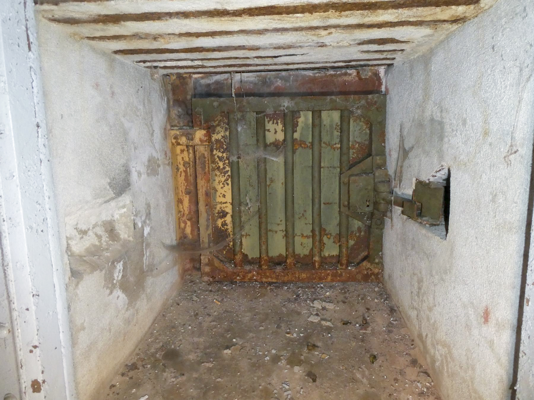 Ligne Maginot - SAINTE AGNES (SAG) - EO9 - (Ouvrage d'artillerie) - Bloc 2
Issue de secours - Daniel ELLENA - Philippe CUNY