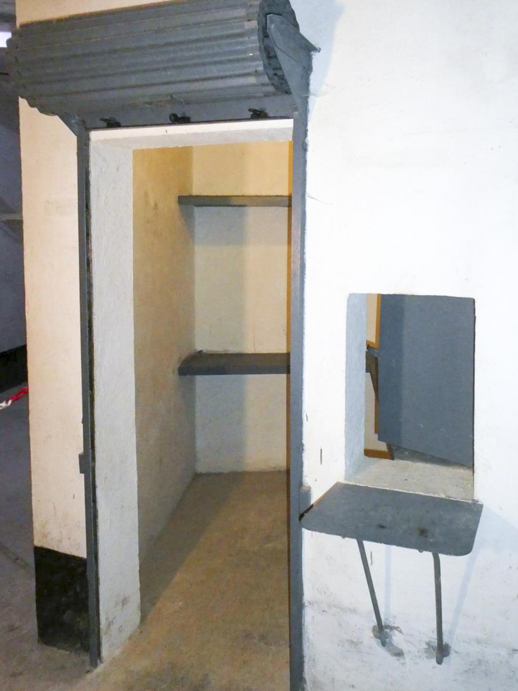 Ligne Maginot - SAINTE AGNES (SAG) - EO9 - (Ouvrage d'artillerie) - Bloc 2
Magasin avec guichet - Daniel ELLENA - Philippe CUNY
