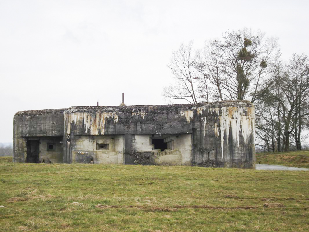 Ligne Maginot - CEZF-20  - LA BRIQUETTERIE - (Casemate d'infanterie - double) - Pris de l'est - R Tucker