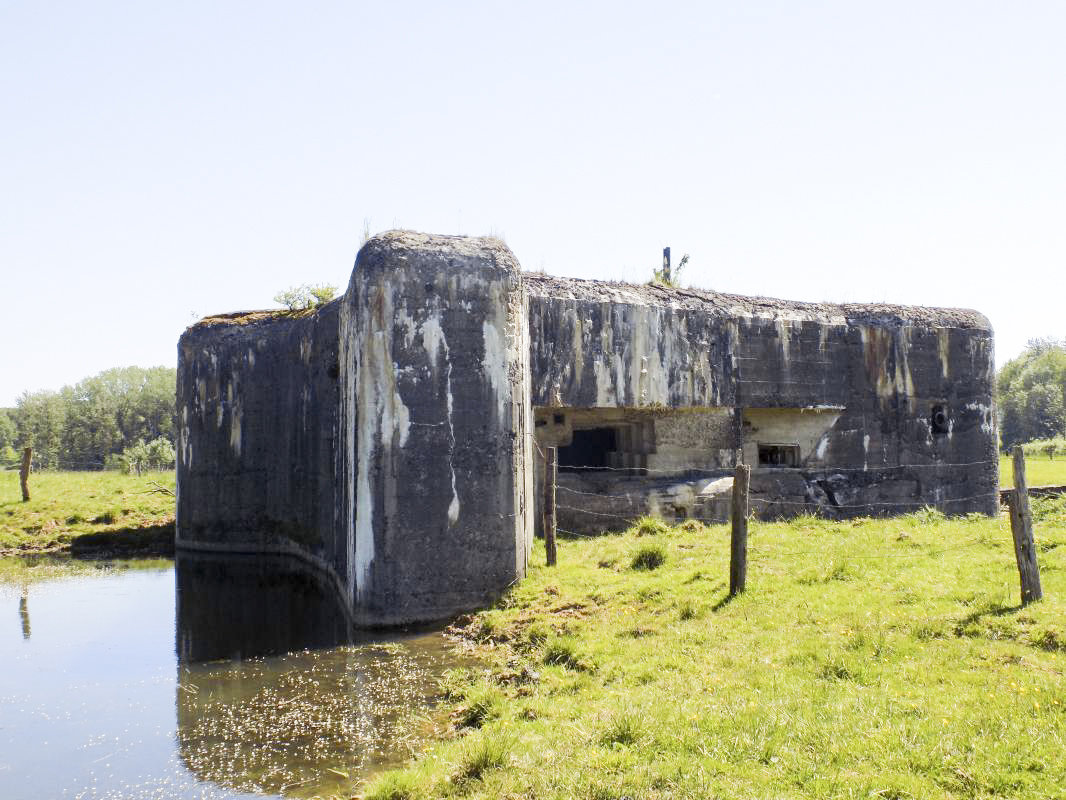 Ligne Maginot - CEZF-20  - LA BRIQUETTERIE - (Casemate d'infanterie - double) - Faces frontale et gauche - R Tucker