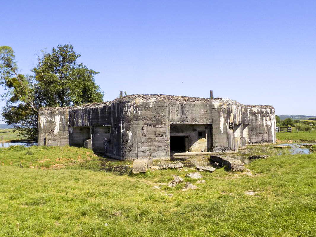 Ligne Maginot - CEZF-20  - LA BRIQUETTERIE - (Casemate d'infanterie - double) - L'arrière et face gauche - R Tucker