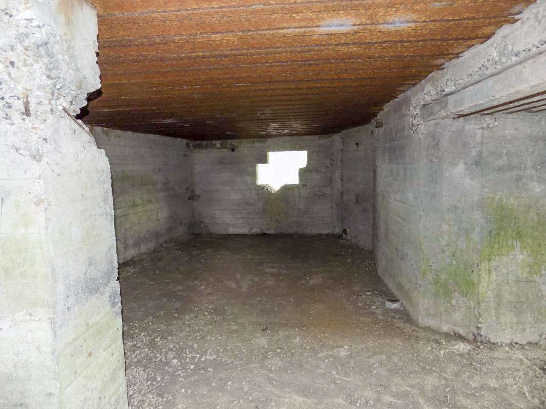 Ligne Maginot - CEZF-20  - LA BRIQUETTERIE - (Casemate d'infanterie - double) - Face droite, créneau AC - R Tucker