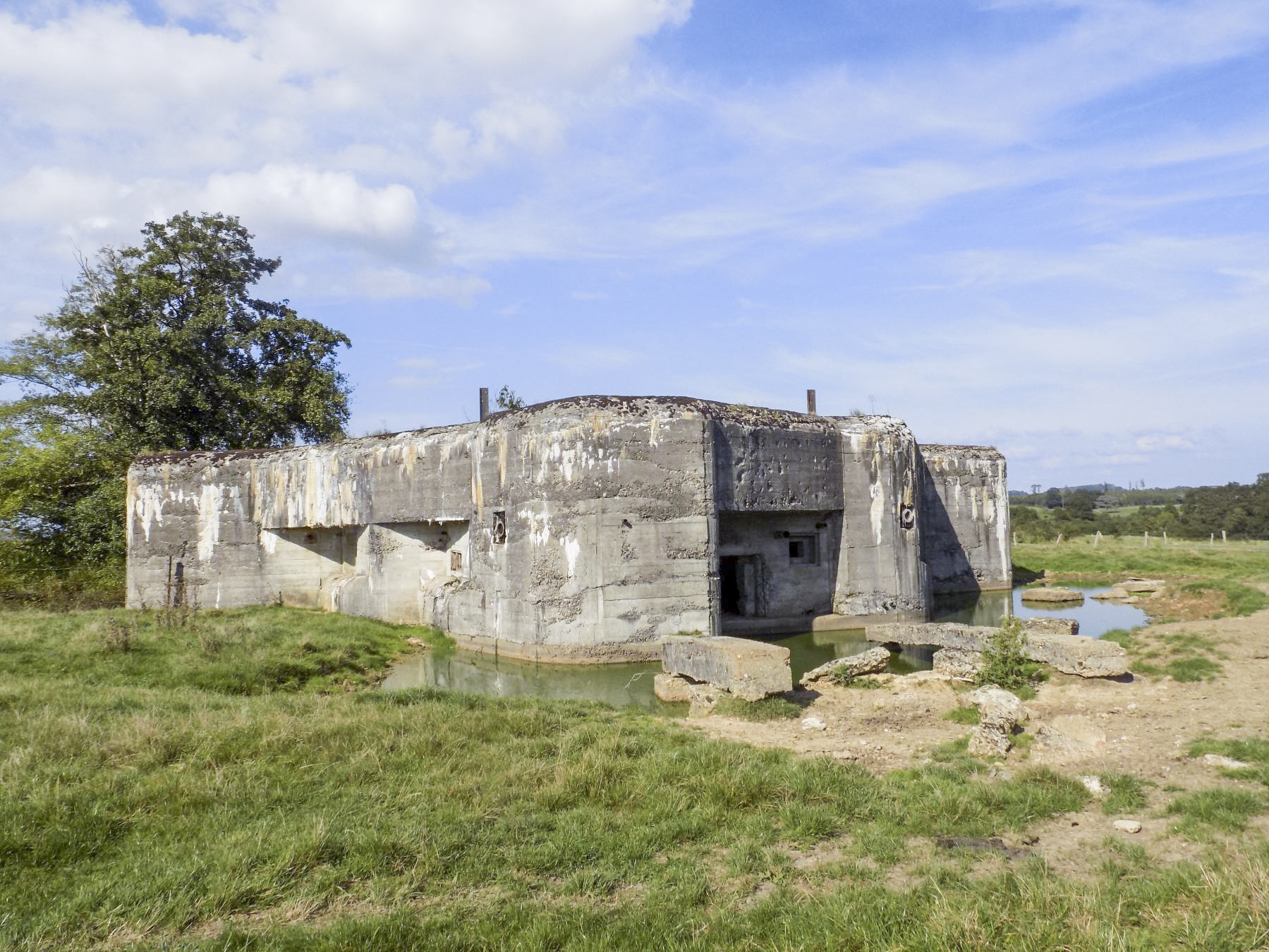 Ligne Maginot - CEZF-20  - LA BRIQUETTERIE - (Casemate d'infanterie - double) - Vue de l'arrière - R Tucker
