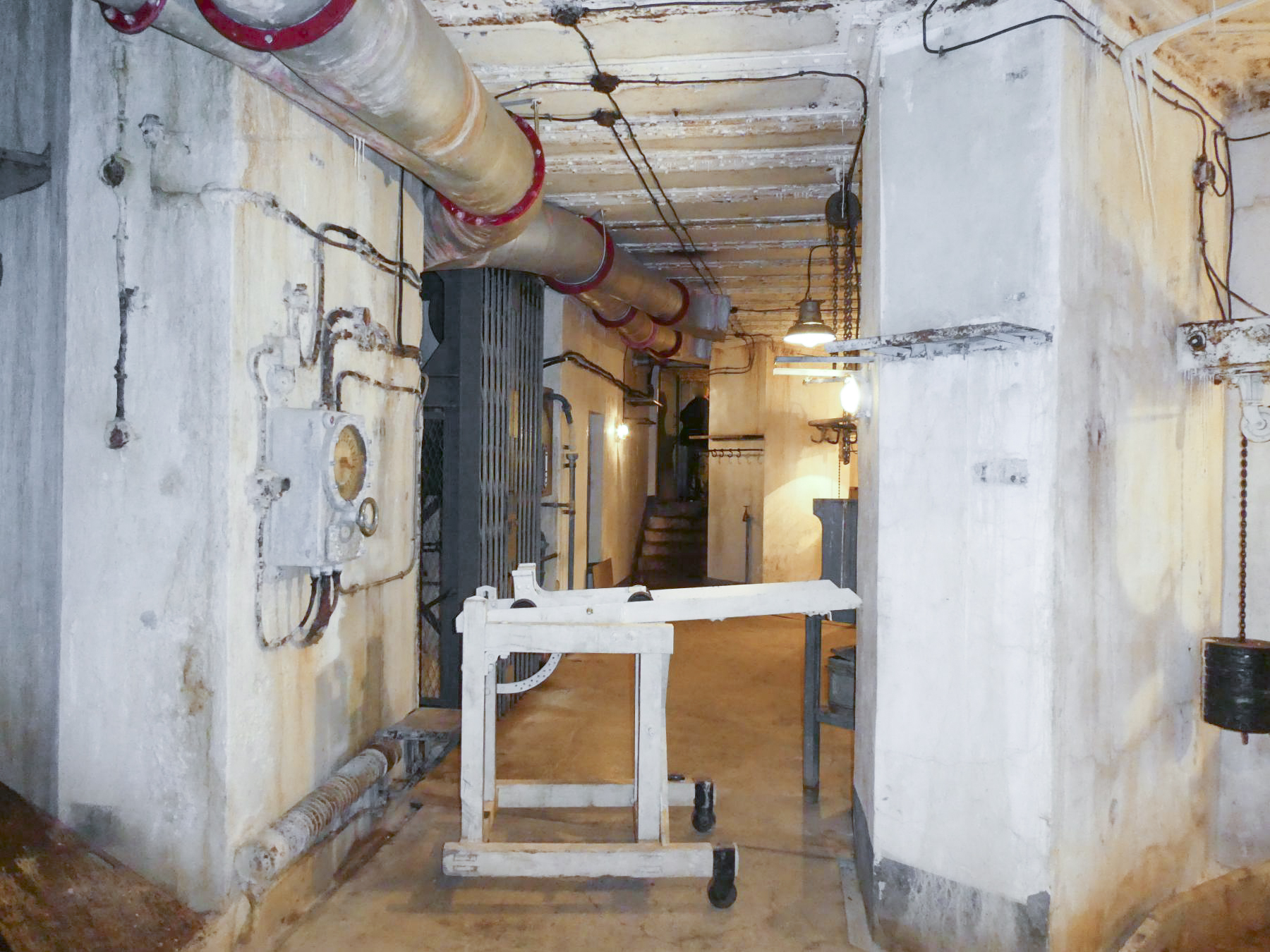 Ligne Maginot - AGAISEN (AN) - E03 - (Ouvrage d'artillerie) - Bloc 2
Mortier de 75
Support pour tube de rechange  - Daniel ELLENA - Philippe CUNY