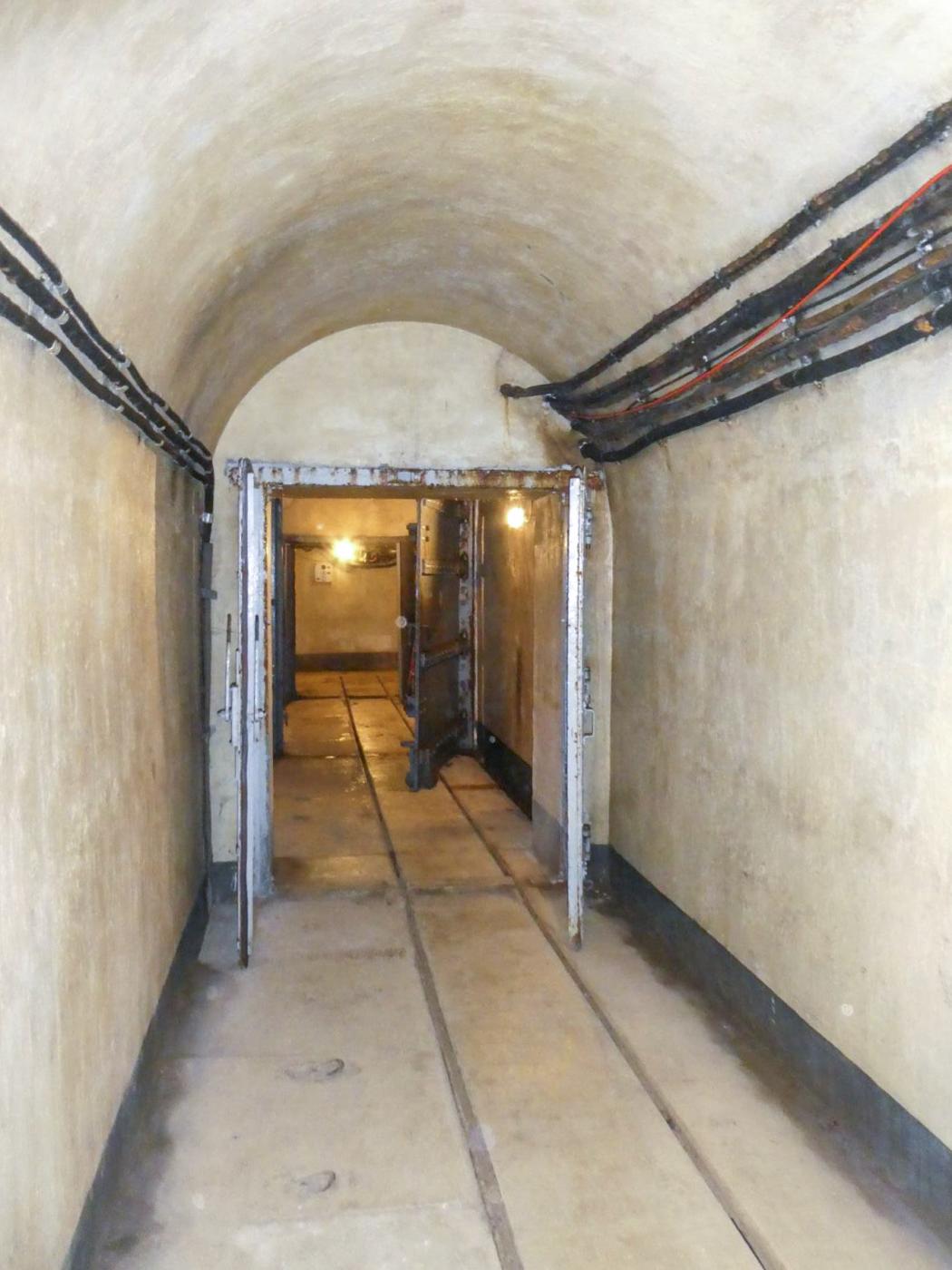 Ligne Maginot - AGAISEN (AN) - E03 - (Ouvrage d'artillerie) - Bloc 2
Sas d'entrée - Daniel ELLENA - Philippe CUNY