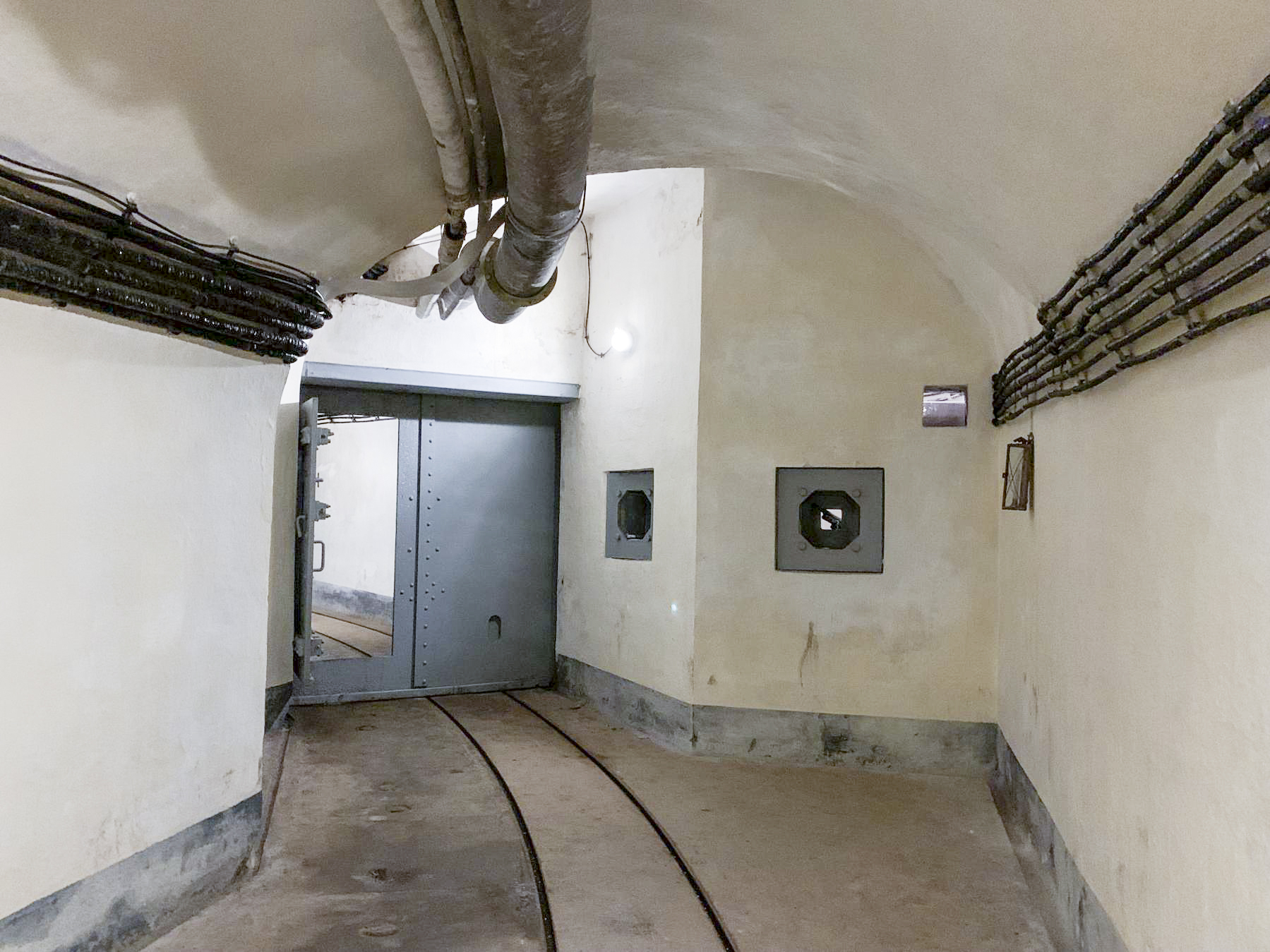 Ligne Maginot - AGAISEN (AN) - E03 - (Ouvrage d'artillerie) - Créneaux de défense intérieure - Daniel ELLENA - Philippe CUNY