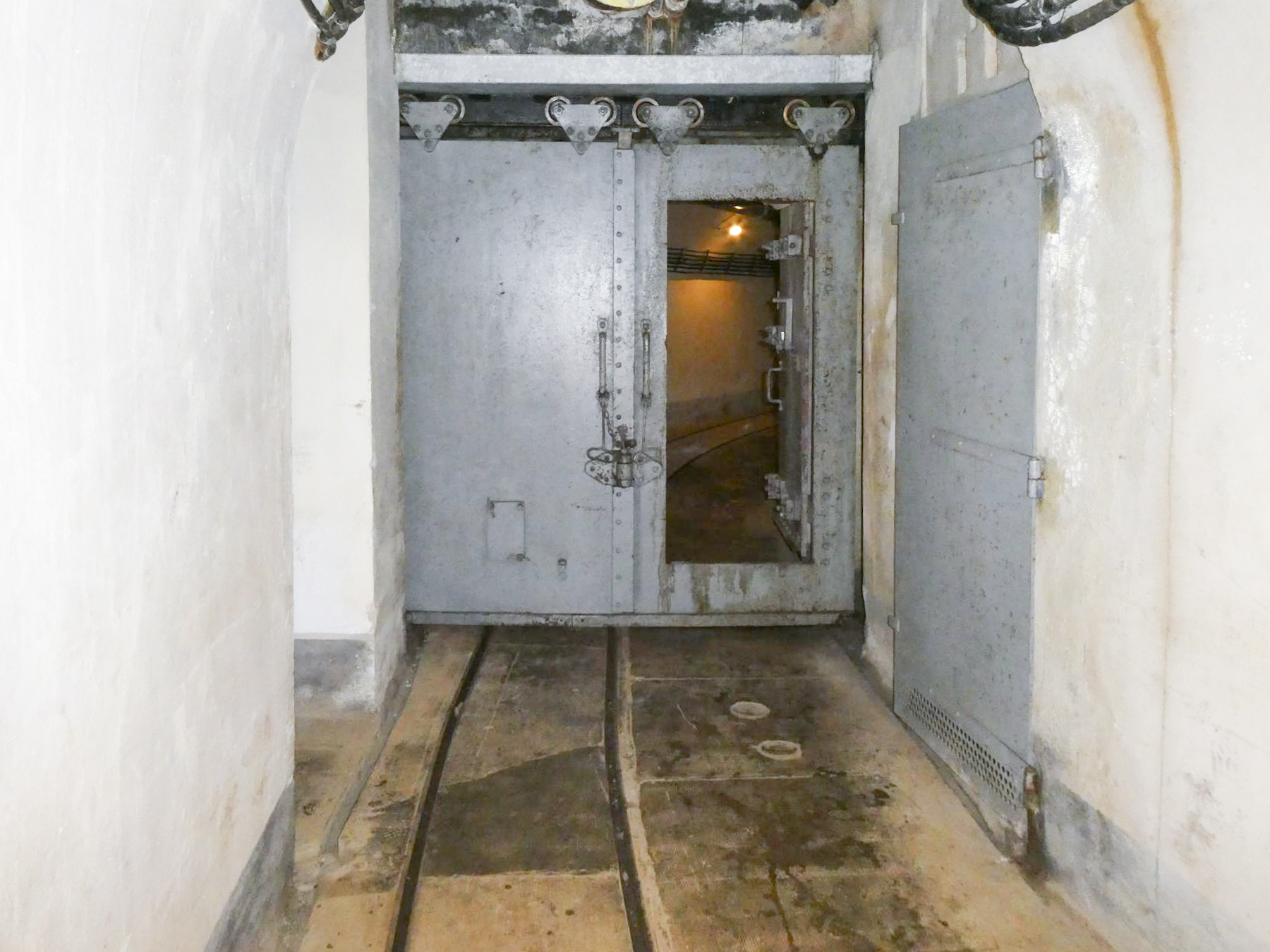 Ligne Maginot - AGAISEN (AN) - E03 - (Ouvrage d'artillerie) - Porte blindée intérieure - Daniel ELLENA - Philippe CUNY