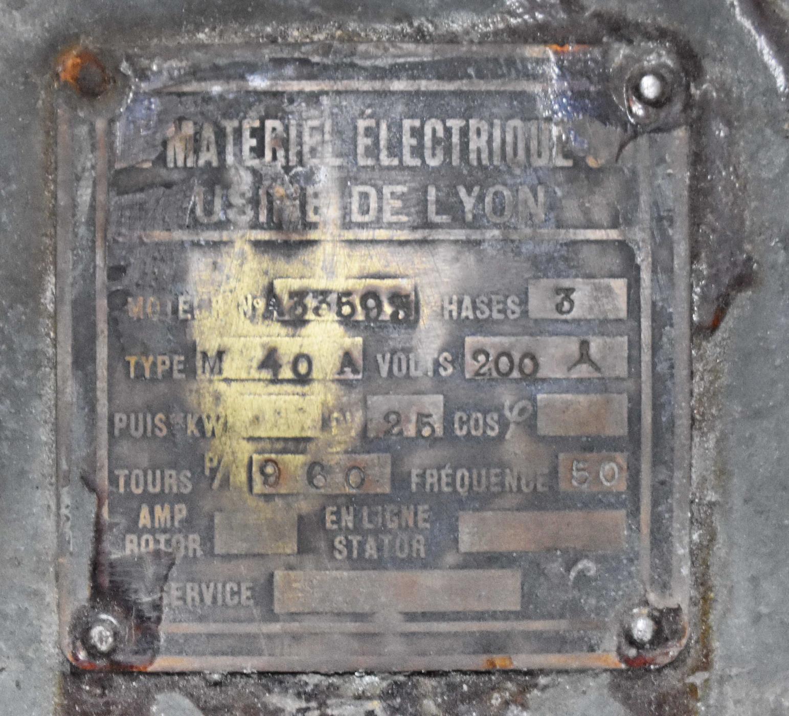 Ligne Maginot - ROCHE LA CROIX (RLC) - (Ouvrage d'artillerie) - Bloc 5
Plaque de constructeur du moteur de la sous-station de conversion de la tourelle - Daniel Froehly