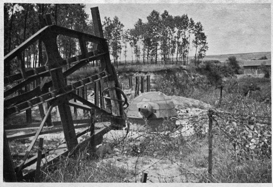 Ligne Maginot - TD21 - (Cuve pour arme d'infanterie) - La même TD prise sous un autre angle - Inconnu