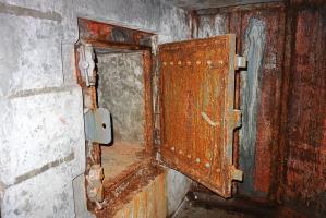 Ligne Maginot - LAVOIR - (Ouvrage d'artillerie) - Bloc 2
Etage intermédiaire
Porte blindée de l'issue de secours