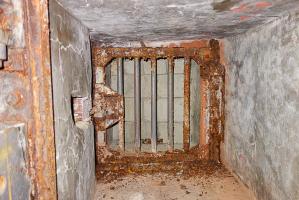 Ligne Maginot - LAVOIR - (Ouvrage d'artillerie) - Bloc 2
Etage intermédiaire
L'issue de secours murée