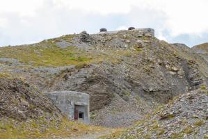 Ligne Maginot - GRANGES COMMUNES - (Ouvrage d'infanterie) - Bloc 1
L'entrée dominé par les cloches du bloc 2