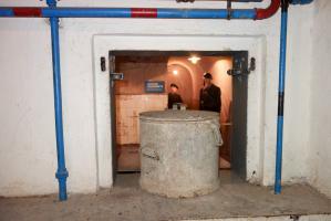 Ligne Maginot - SAINT ROCH (SHR) - (Ouvrage d'artillerie) - Cuisine
Marmite isolante sur le guichet utilisée pour apporter les repas aux blocs 