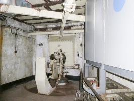 Ligne Maginot - BARBONNET (BT) - (Ouvrage d'artillerie) - Bloc 2
Réserve d'eau au dessus du casier à munitions, en haut poutre pour la manutention du tube de rechange