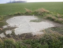 Ligne Maginot - B487 - CURGIES (PDS) - (Abri actif) - Toit de l'une des deux entrées du B487. La seconde entrée a été remblayée.