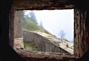 Ligne Maginot - LAVOIR - (Ouvrage d'artillerie) - Bloc 2
Vue depuis le créneau FM de défense rapprochée