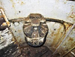 Ligne Maginot - LAVOIR - (Ouvrage d'artillerie) - Bloc 3
Cloche VDP 
Rhéostat d'éclairage