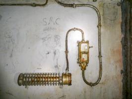 Ligne Maginot - LAVOIR - (Ouvrage d'artillerie) - Bloc 4 
Etage inférieur 
Graffiti dans la chambre des sous-officiers