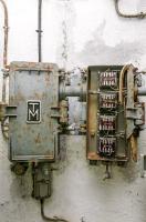 Ligne Maginot - LAVOIR - (Ouvrage d'artillerie) - Boitiers de translateurs permettant de créer des lignes téléphoniques supplémentaires sur un câble classique
Leur emploi met en évidence le manque de lignes téléphoniques alimentant l'ouvrage