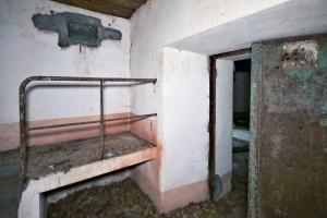 Ligne Maginot - ACA2 - STOCKEN - (Casemate d'artillerie) - Poste d'observation
Noter le repère D sous le créneau