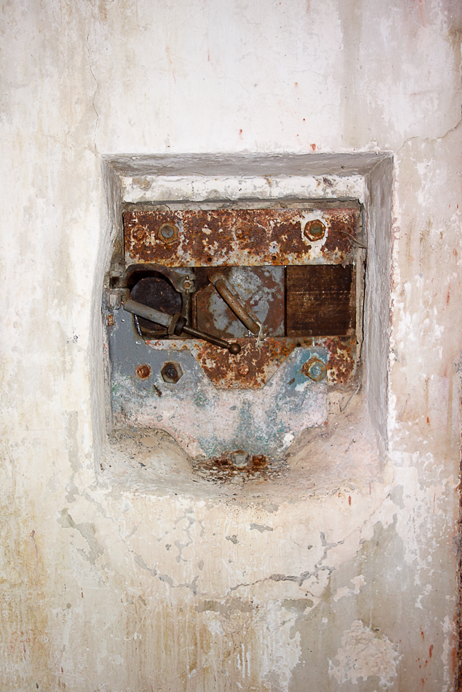 Ligne Maginot - LAVOIR - (Ouvrage d'artillerie) - Bloc 1
Créneau FM de défense rapprochée - Michel Teiten