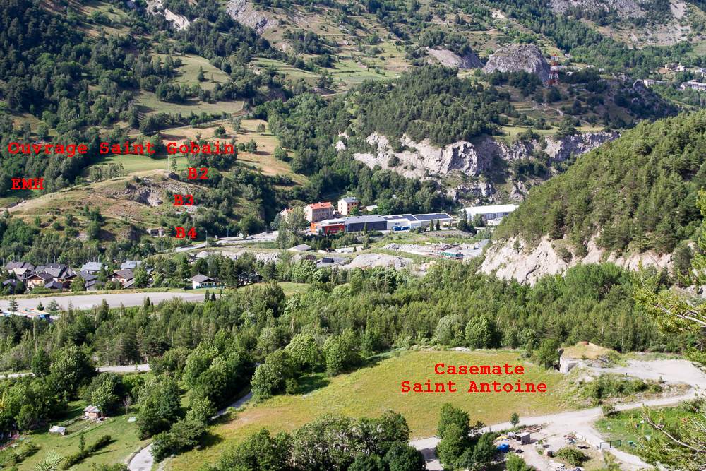 Ligne Maginot - L'ouvrage de SAINT GOBAIN et la casemate ANNEXE de SAINT ANTOINE - L'ouvrage de St Gobain et la casemate Annexe de St Antoine vus depuis les dessus du bloc 1 de l'ouvrage de St Antoine - Michel Teiten