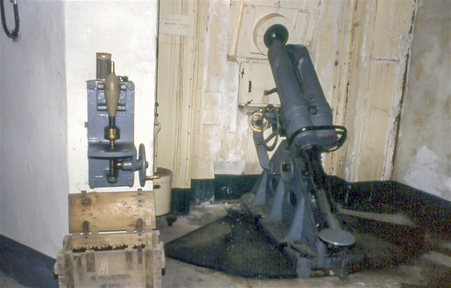 Ligne Maginot - BARBONNET (BT) - (Ouvrage d'artillerie) - Bloc 2
Mortier de 81 - 32 - Marc ENDINGER