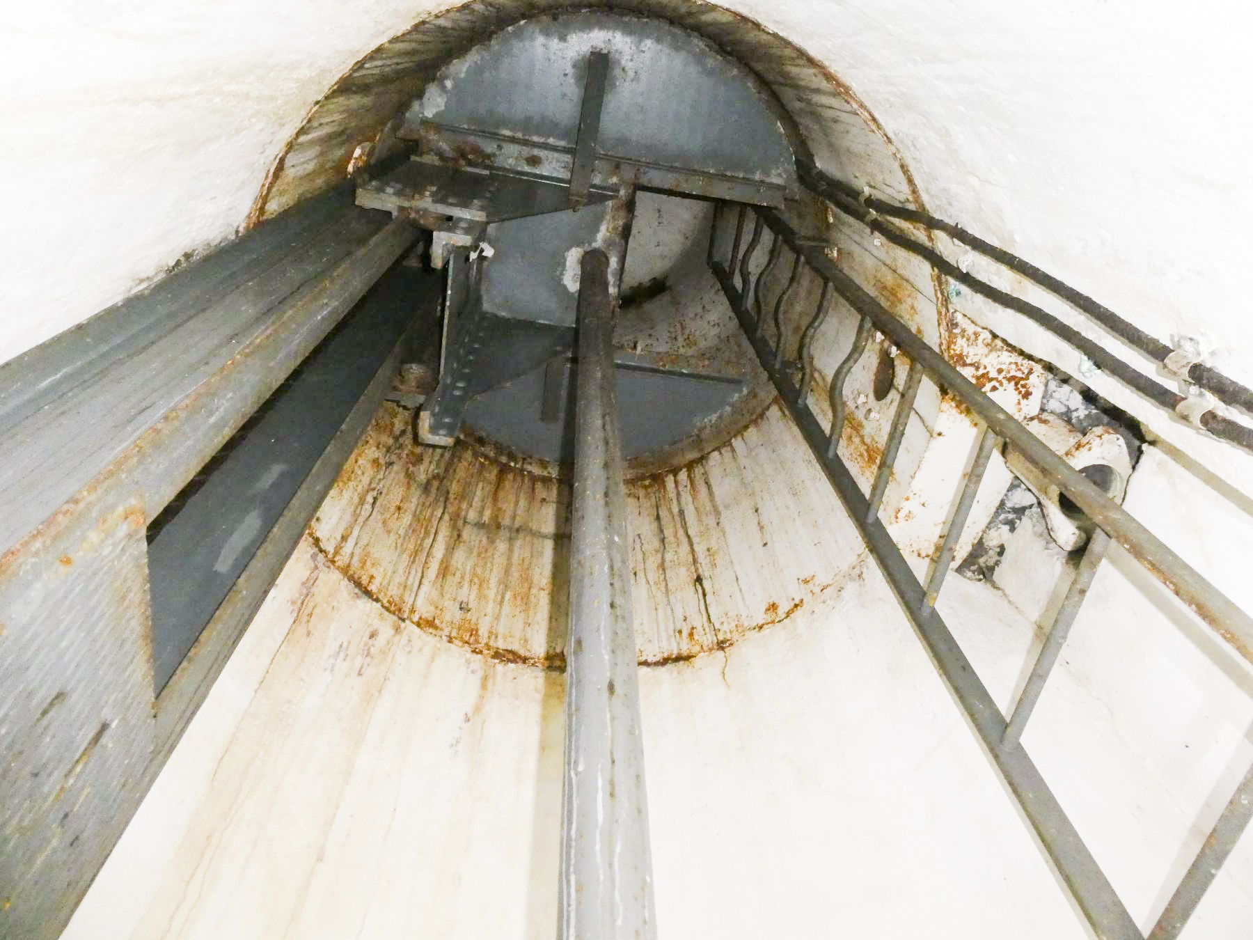 Ligne Maginot - BARBONNET (BT) - (Ouvrage d'artillerie) - Bloc 2
Cloche GFM - Daniel ELLENA - Philippe CUNY