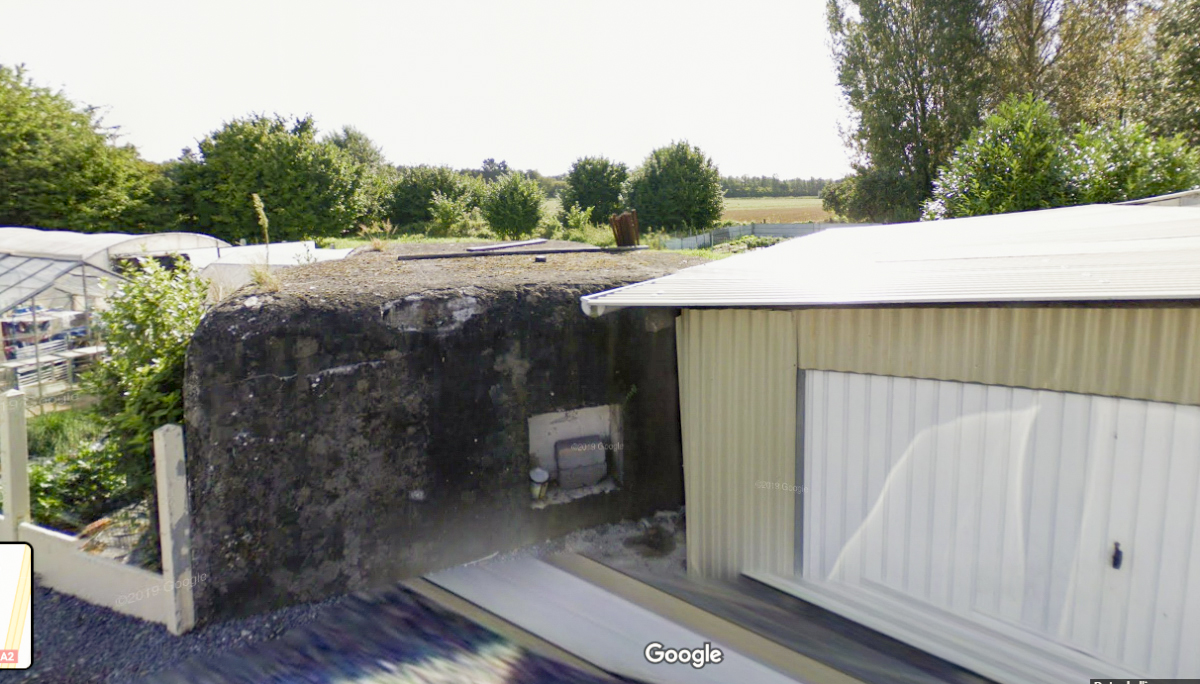 Ligne Maginot - B451 - CIMETIÈRE D'ONNAING (PDS) - (Abri actif) - Quasi invisible......dans un jardin privé. - Google StreetView