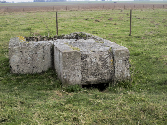 Ligne Maginot - B475 - RESERVOIR D'ESTREUX - (Observatoire d'artillerie) - Situé dans un pré clôturé, visible du chemin de terre venant de la rue Pasteur. - Smardz Félix