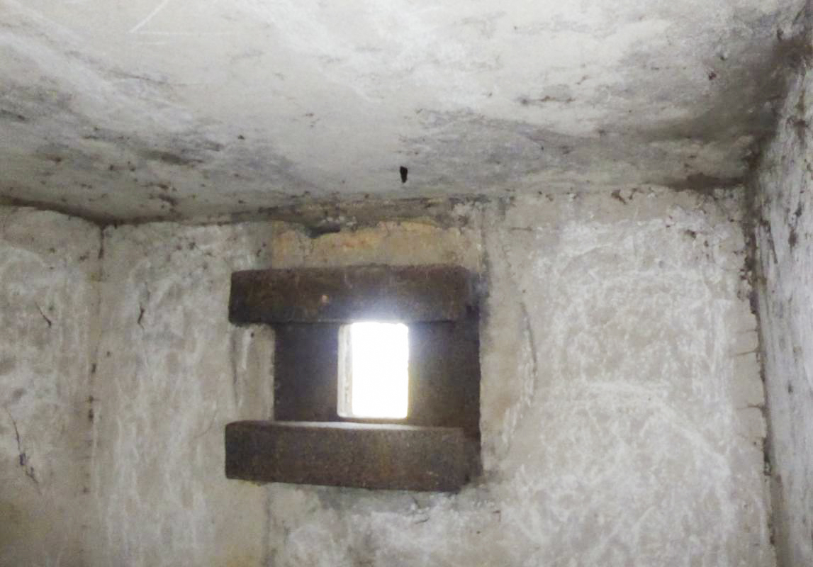 Ligne Maginot - B464 - BARAQUE DES CHASSEURS (PDS) - (Abri actif) - Trémie mitrailleuse frontale - François VILLARS