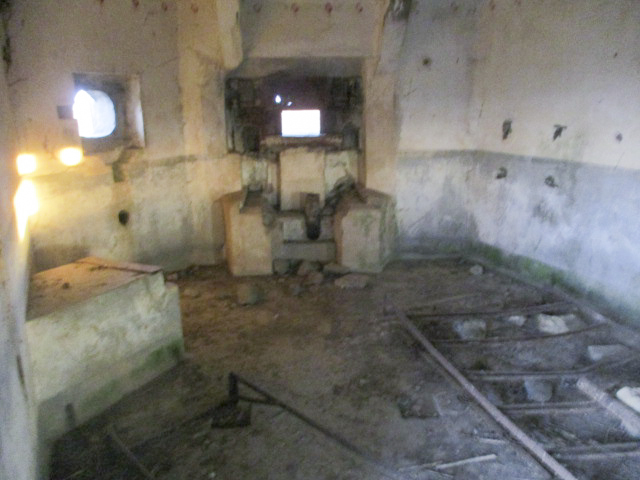 Ligne Maginot - B484 - STATION DE CURGIES - (Blockhaus pour canon) - Intérieur du blockhaus. - Smardz Félix