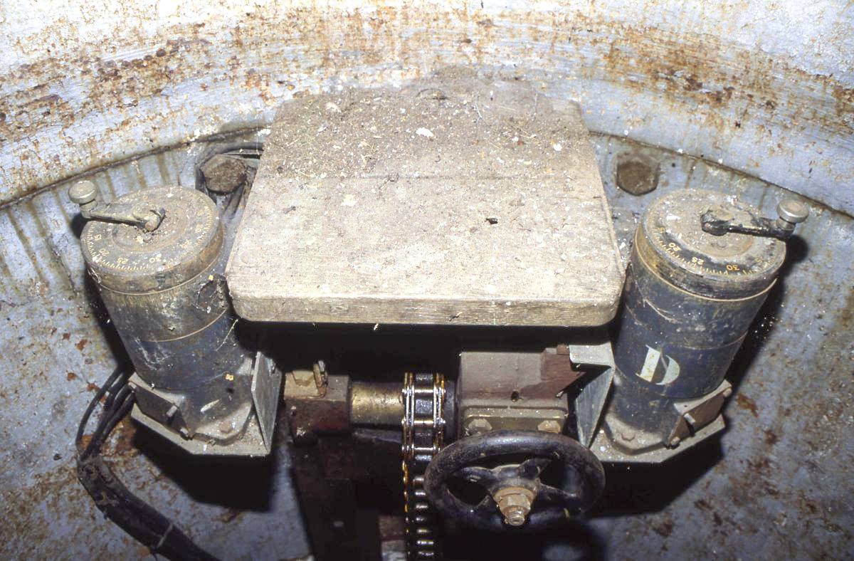 Ligne Maginot - COLMING - X33 - (Abri actif) - Dans la cloche GFM Ouest - Valentin Hemmert