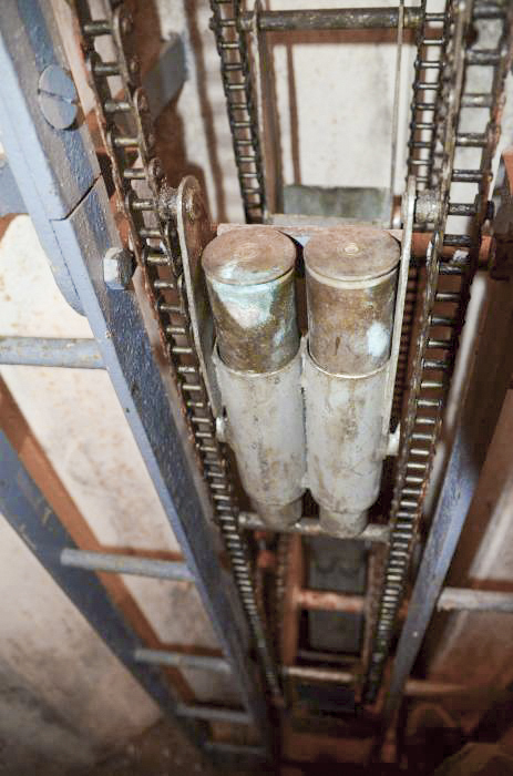 Ligne Maginot - 87 - VERNES - (Casemate d'infanterie) - Détail de la noria pour obus de 50 mm - D. Froehly