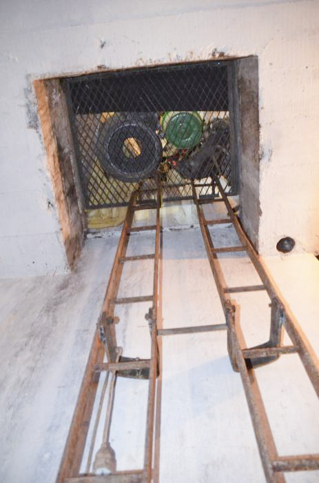 Ligne Maginot - 87 - VERNES - (Casemate d'infanterie) - Monte-charge depuis d'étage inférieur - D. Froehly
