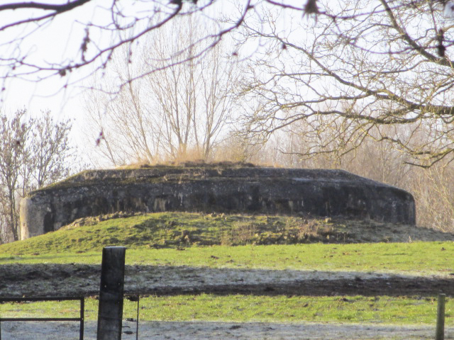 Ligne Maginot - B512 - WARGNIES le GRAND Ouest - Situé dans un pré clôturé. - Smardz Félix