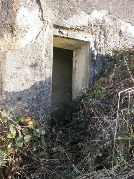 Ligne Maginot - B521 - STATION DE WARGNIES - (Blockhaus pour canon) - Porte d'accès à l'intérieur du blockhaus.
Entrée du personnel - Smardz Félix