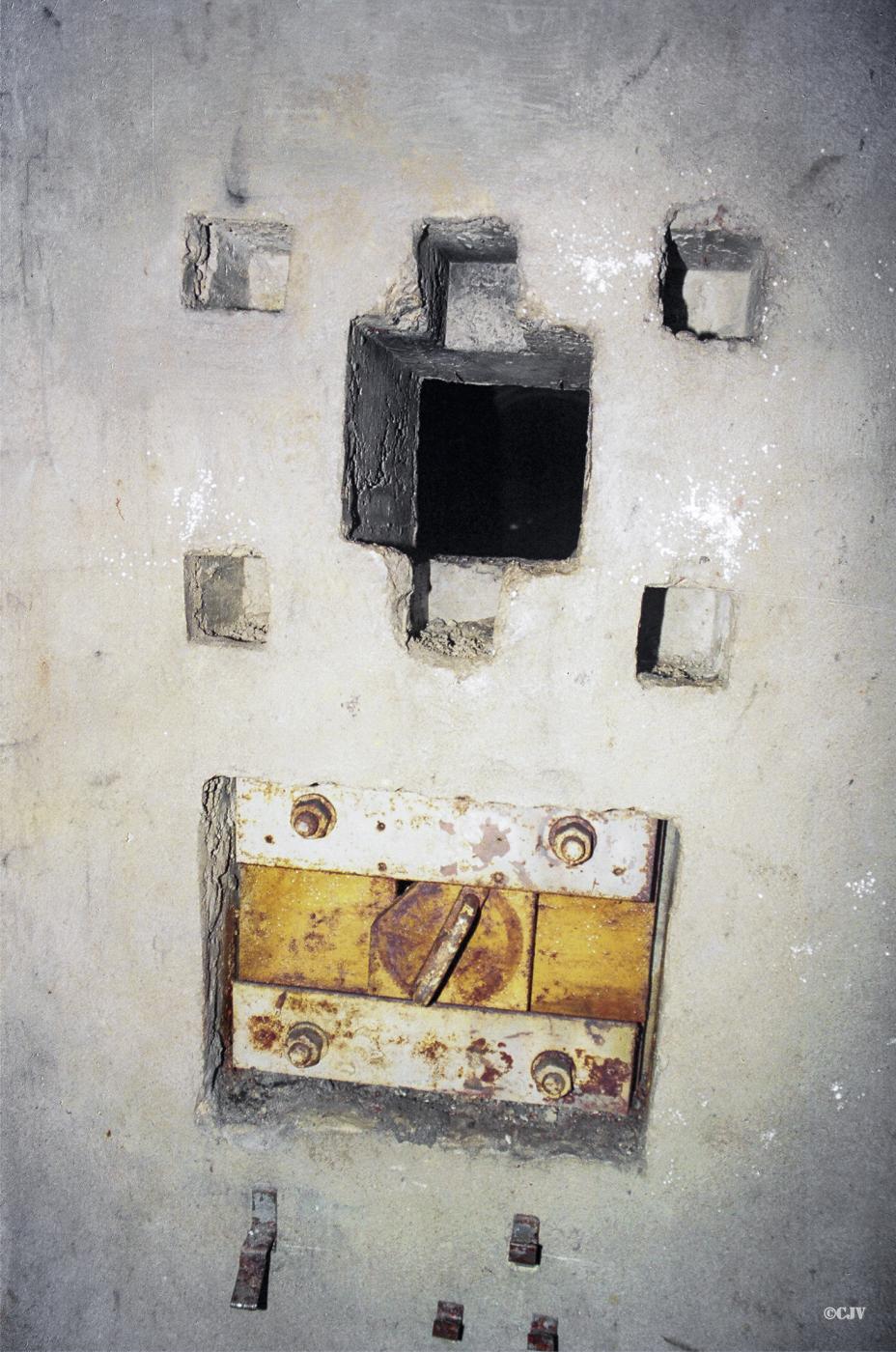 Ligne Maginot - JENLAIN - C14 - (Casemate d'infanterie) - Défense intérieur de l'égout - PO d'Eth au dos - Lia VERMEULEN