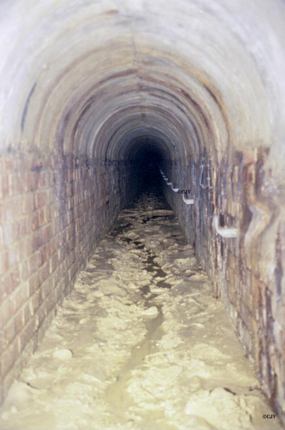 Ligne Maginot - JENLAIN - C14 - (Casemate d'infanterie) - L'égout vers le PO d'Eth - Lia VERMEULEN