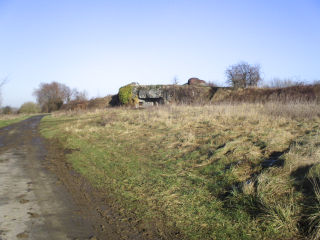Ligne Maginot - JENLAIN - C14 - (Casemate d'infanterie) - Situé dans son environnement à proximité de la GR 122. - Smardz Félix